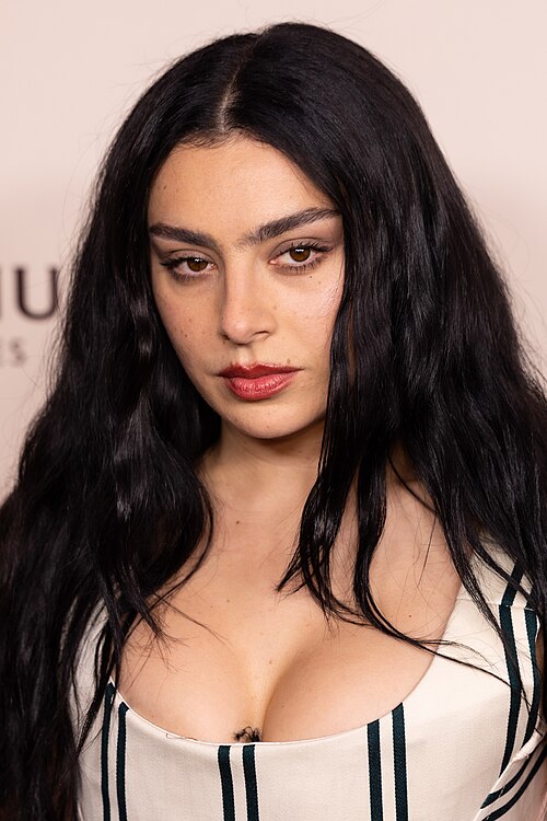 Serán Carole King, Jeff Goldblum, Charli xcx y Chappell Roan presentadores de los Premios Grammy 2026