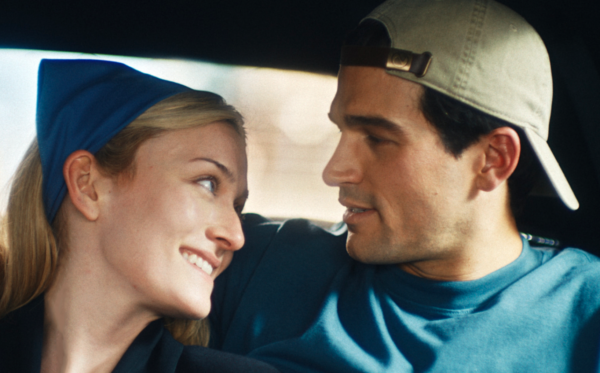 Revive la serie “Love Story: John F. Kennedy Jr. y Carolyn Bessette” nostalgia por la moda de los 90