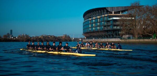 Se alista el Tamesis en Londres para la Regata de Oxford y Cambridge 2026